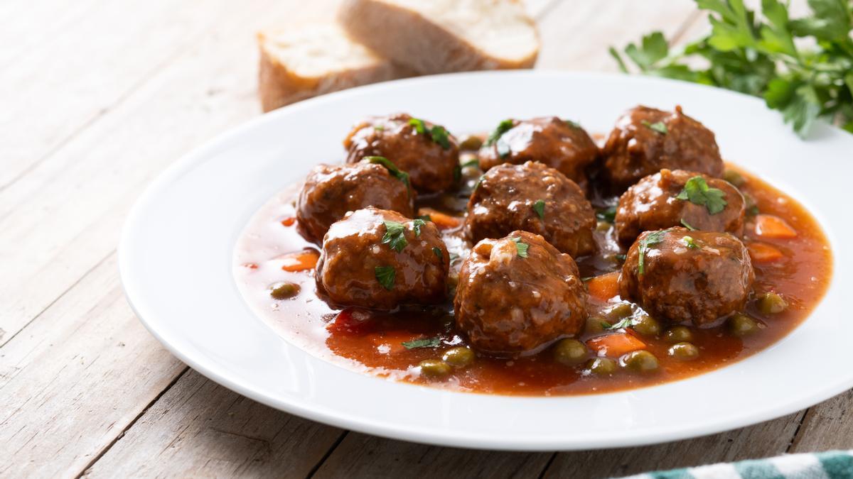 Un plato de albóndigas