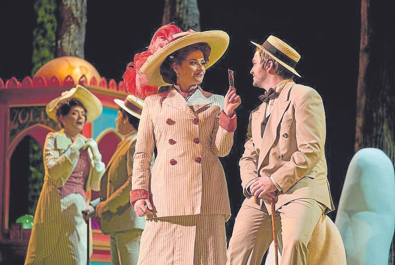 ‘Cosi Fan Tutte’ operako une bat.