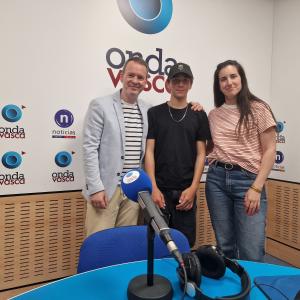 Egoitz Bijueska junto a Txema Gutiérrez e Iranzu Calvo