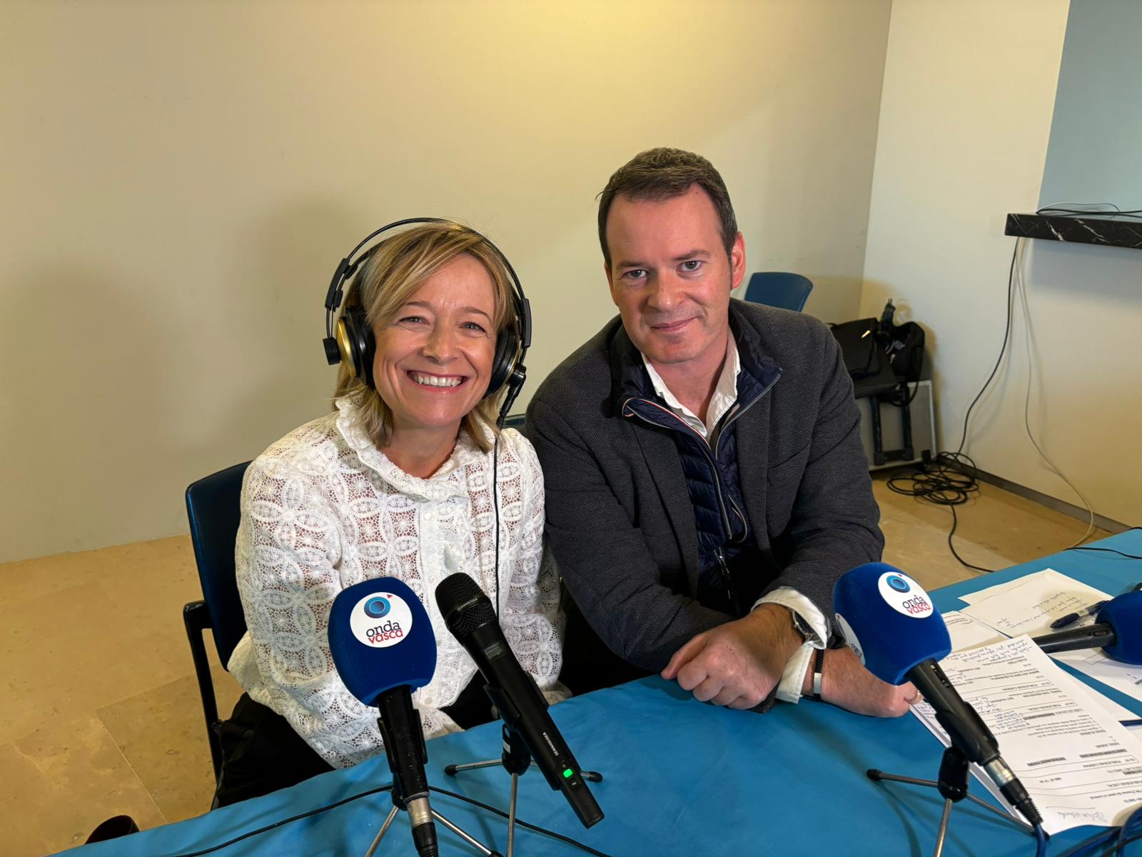 Eider Mendoza en el set de ONDA VASCA en el Kursaal