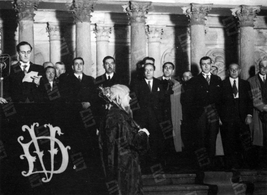 El 1 de octubre de 1936 las cortes aprueban el primer estatuto vasco de autonomia