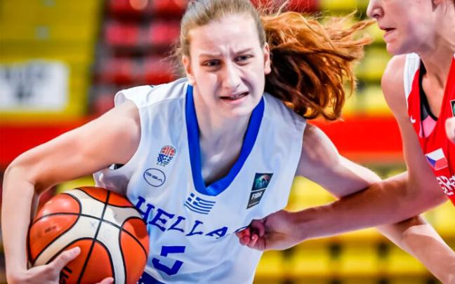 Elena Bosgana, nuevo fichaje de Gernika KESB, defendiendo la camiseta griega. / FIBA