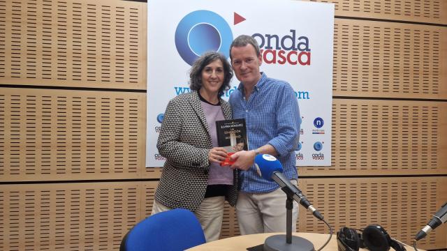 La actriz y escritora Elvira Mínguez nos presenta su novela "La educación del monstruo"