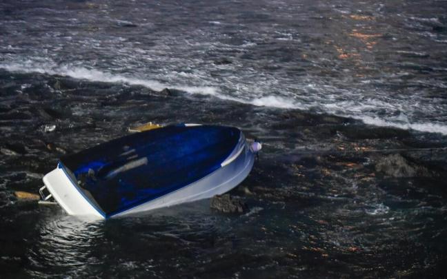 Muere un hombre al volcar su barco entre Getaria y Zumaia ARNAITZ RUBIO