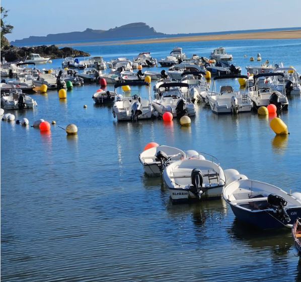 Embarcaciones en Portuondo Sukarrieta-Pedernales