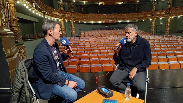 Txema Gutiérrez entrevista a Emilio Aragón en el Teatro Campos Elíseos de Bilbao