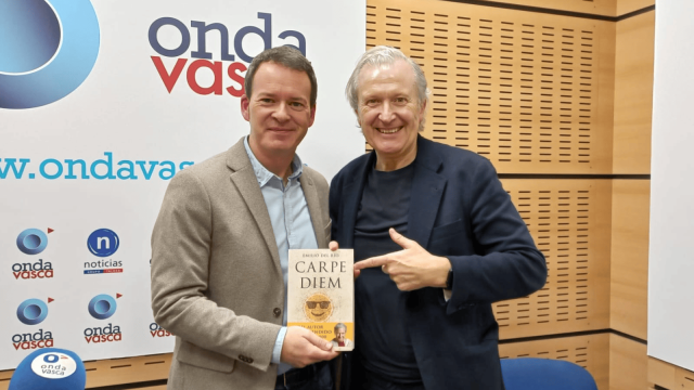 Emilio del Río con Txema Gutiérrez en los estudios de ONDA VASCA