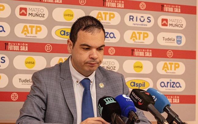 Ramón Lázaro en una rueda de prensa con el Ribera Navarra. Fermín Pérez Nievas