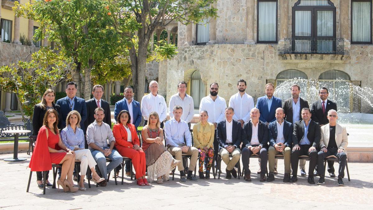 Imagen de la reunión de la directiva del Athletic Club con empresarios mexicanos