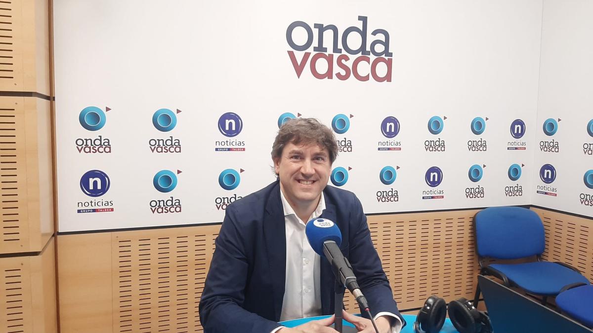 Eneko Andueza en los estudios de ONDA VASCA