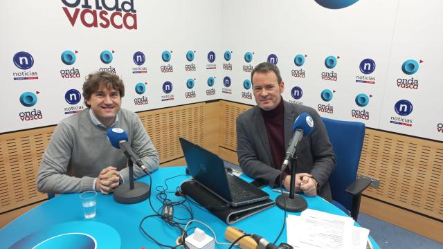 Eneko Andueza en los estudios de Donostia