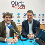 Eneko Andueza con Txema Gutiérrez en los estudios de Onda Vasca