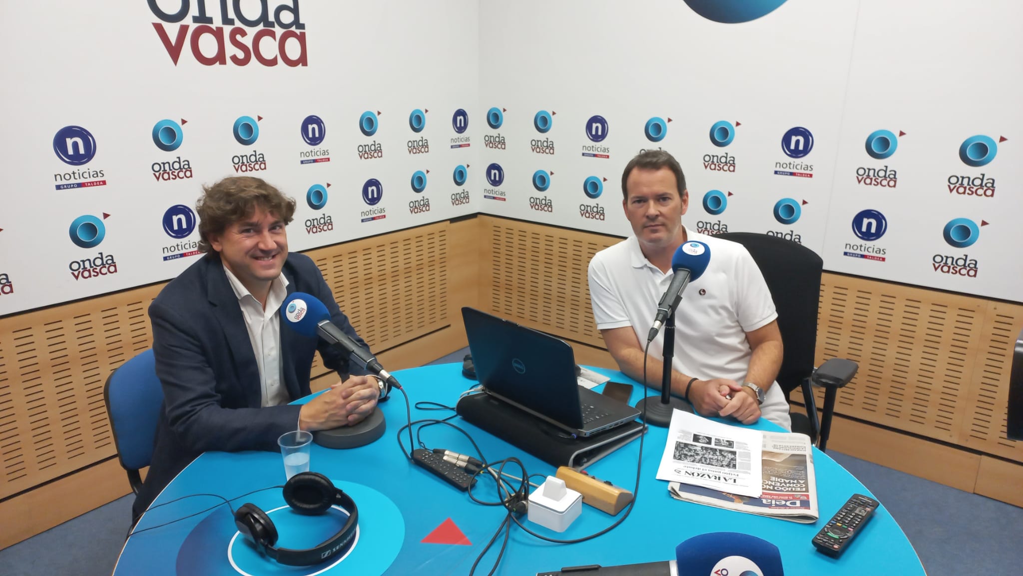 Eneko Andueza en los estudios de Onda Vasca