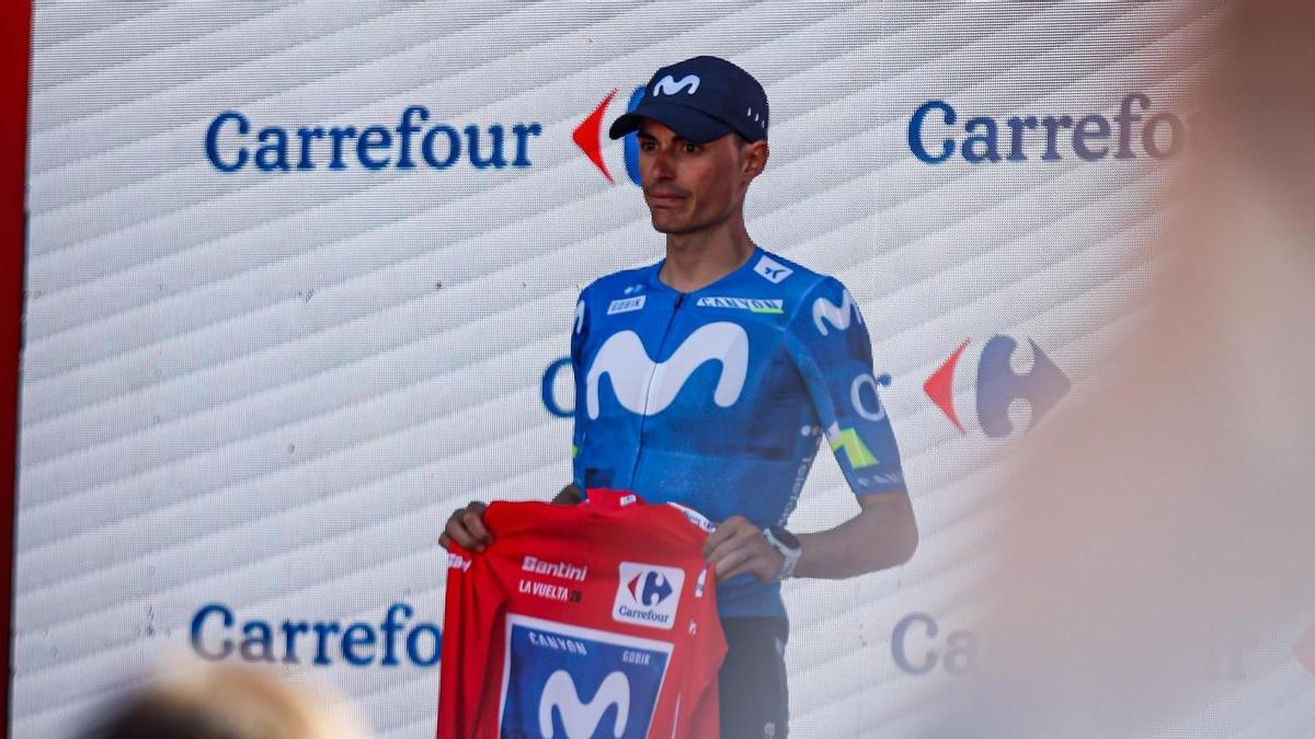 Enric Mas, con el maillot de líder. MOVISTAR TEAM
