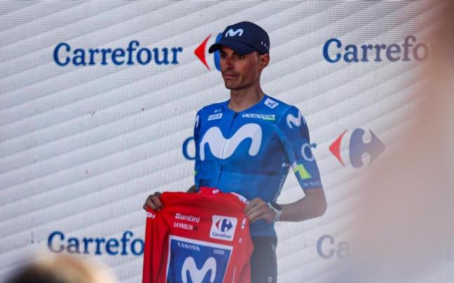 Enric Mas, con el maillot de líder. MOVISTAR TEAM