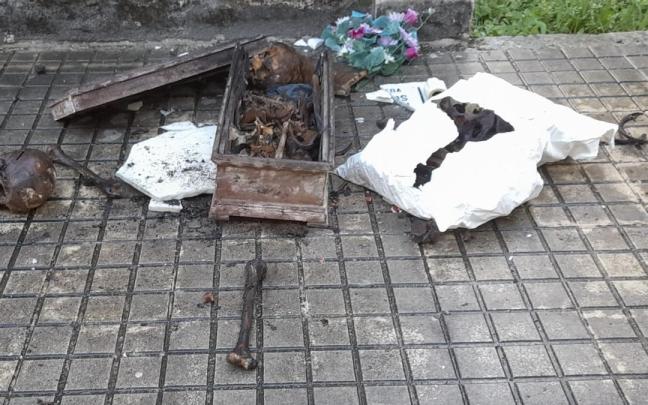 Enterramiento profanado en el cementerio de Pamplona.