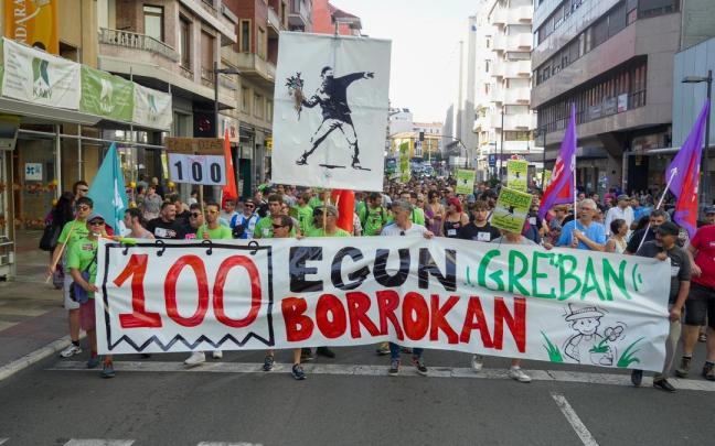 Los jardineros de Vitoria cumplen 100 días de huelga con una nueva manifestación. NOTICIAS DE ALAVA Los jardineros de Vitoria cumplen 100 días de huelga con una nueva manifestación. NOTICIAS DE ALAVA