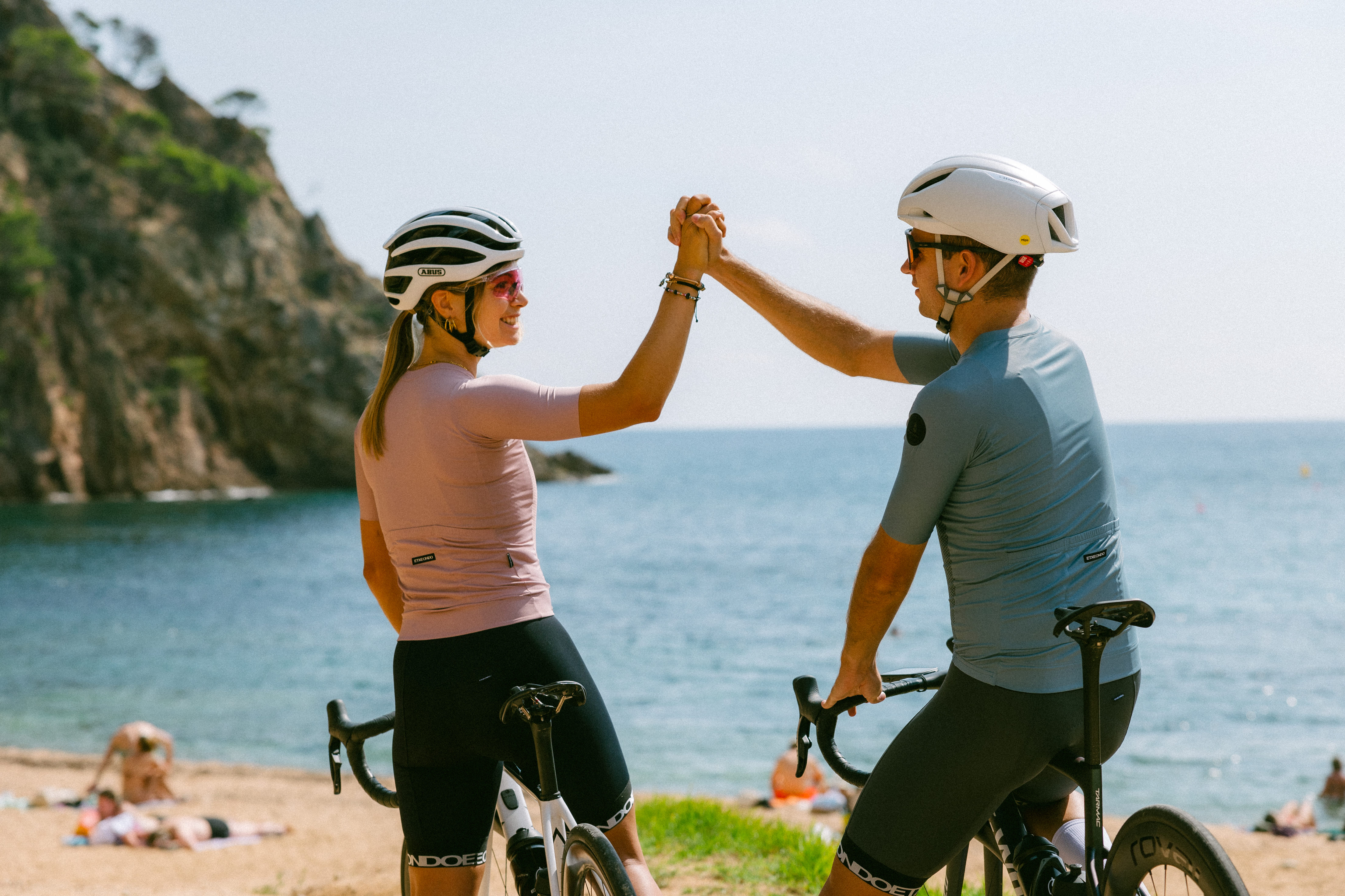 Equipación ciclista Etxeondo