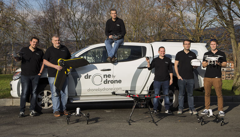 Equipo de Drone by Drone. IMAGEN DE LA WEB DE LA EMPRESA.