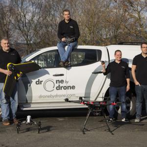Equipo de Drone by Drone. IMAGEN DE LA WEB DE LA EMPRESA.