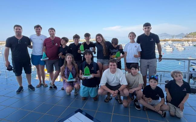 Equipos Optimist y Snipe del RCMA-RSC en Castro. Foto: RCMA-RSC