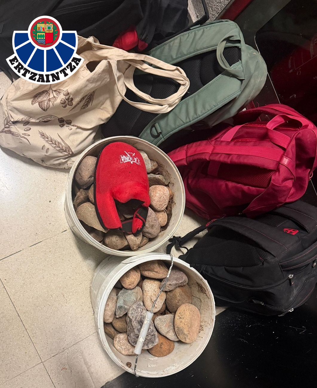 Material incautado en Errekaleor por la Ertzaintza. DEPARTAMENTO DE SEGURIDAD