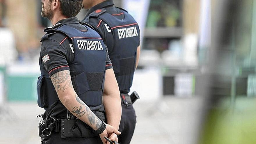 Agentes de la Ertzaintza Pilar Barco