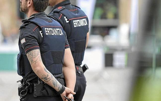 Agentes de la Ertzaintza Pilar Barco