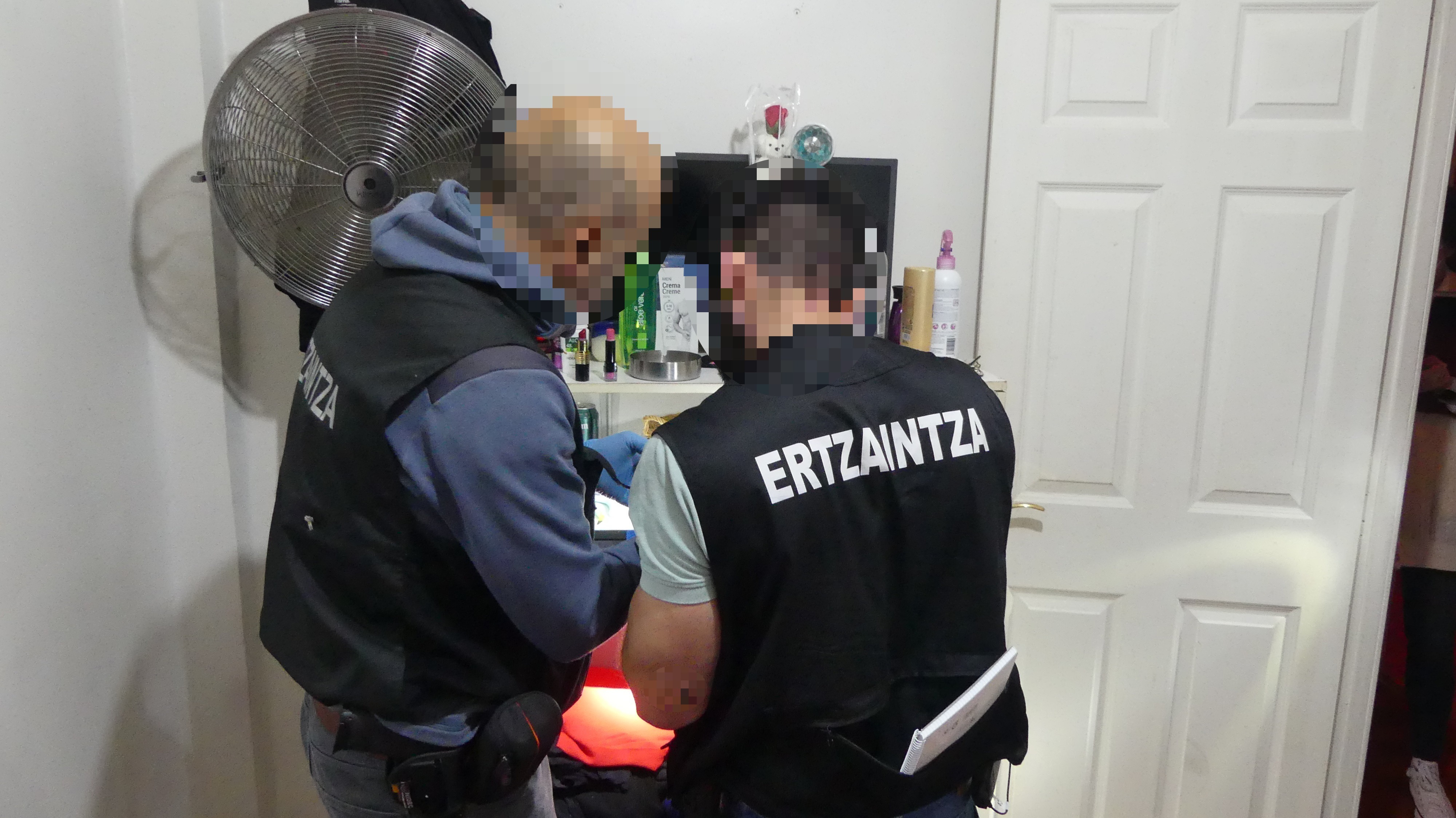 Registro de la Ertzaintza en la operación contra la Trata de Seres Humanos. DEPARTAMENTO DE SEGURIDAD