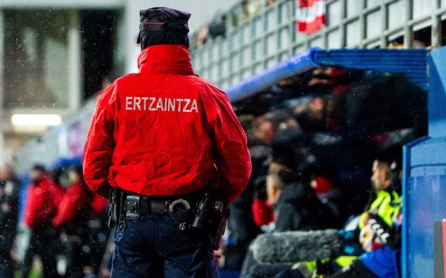 Dispositivo de la Ertzaintza en San Mamés. DEPARTAMENTO DE SEGURIDAD