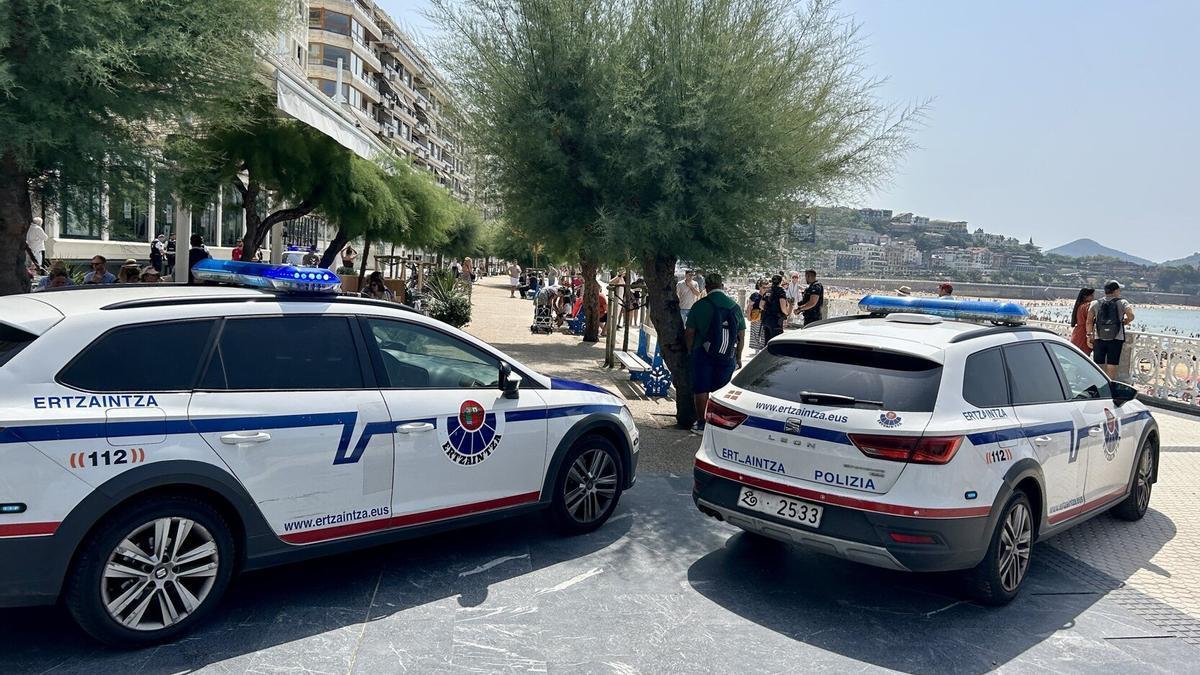 Coches patrulla de la Ertzaintza. Javier Colmenero
