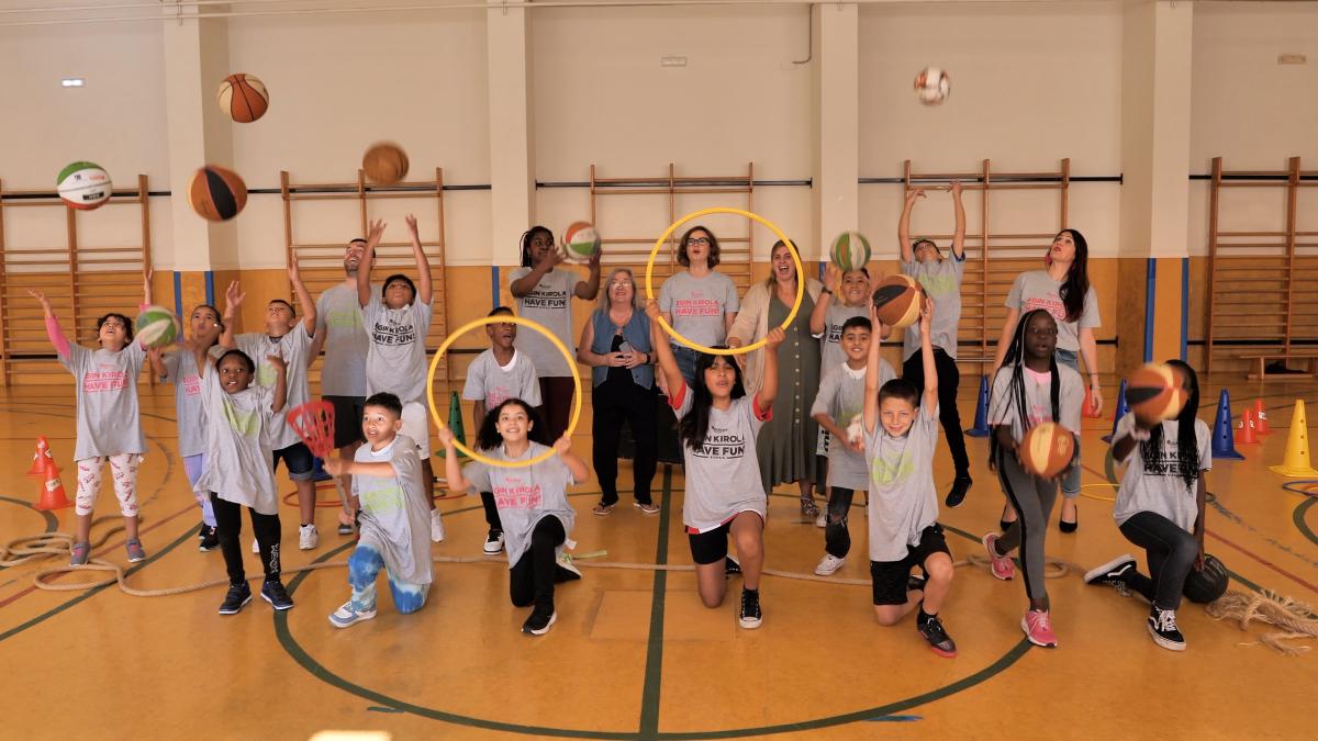 Presentación de Eskola Kirola en Miribilla eskola en Bilbao