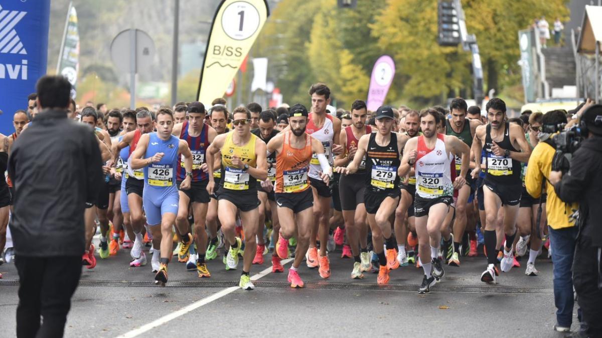 Espectacular ambiente en la salida de la Behobia-San Sebastián 2023