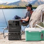 Estación de energía portátil Bluetti alimentando una nevera eléctrica en plena naturaleza