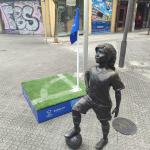 Estatua colocada junto a San Mamés con motivo de la disputa de la final de la Champions League femenina | ONDA VASCA