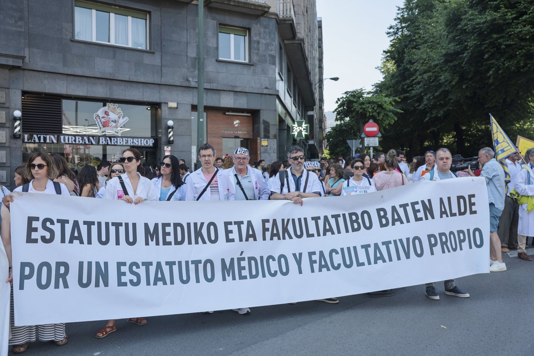 Movilización de los médicos reivinidacnado mejoras en sus condiciones laborales. NTM
