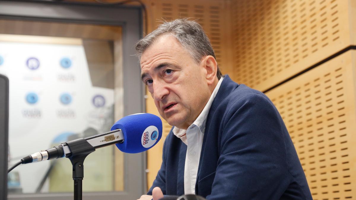 El presidente del EBB del PNV, Aitor Esteban en los estudios de ONDA VASCA