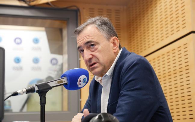 El presidente del EBB del PNV, Aitor Esteban en los estudios de ONDA VASCA