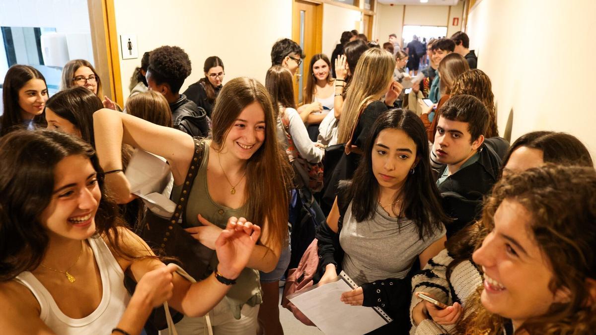 Examen de selectividad en la Escuela de Ingeniería de Bilbao. Pankra Nieto