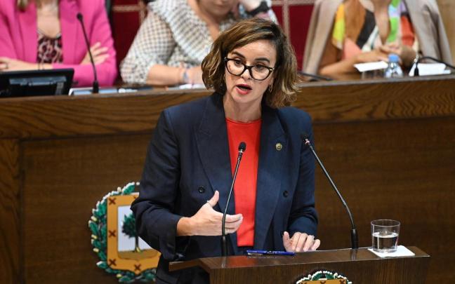 La diputada general de Bizkaia, Elixabete Etxanobe, durante su intervención en el pleno de política general del territorio. Gaizka Portillo