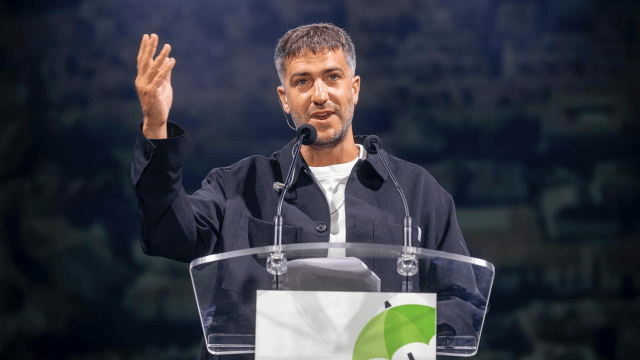 Iñigo Etxezarreta en el pregón de las fiestas de La Blanca. PERFL DE X DEL AYUNTAMIENTO DE GASTEIZ 