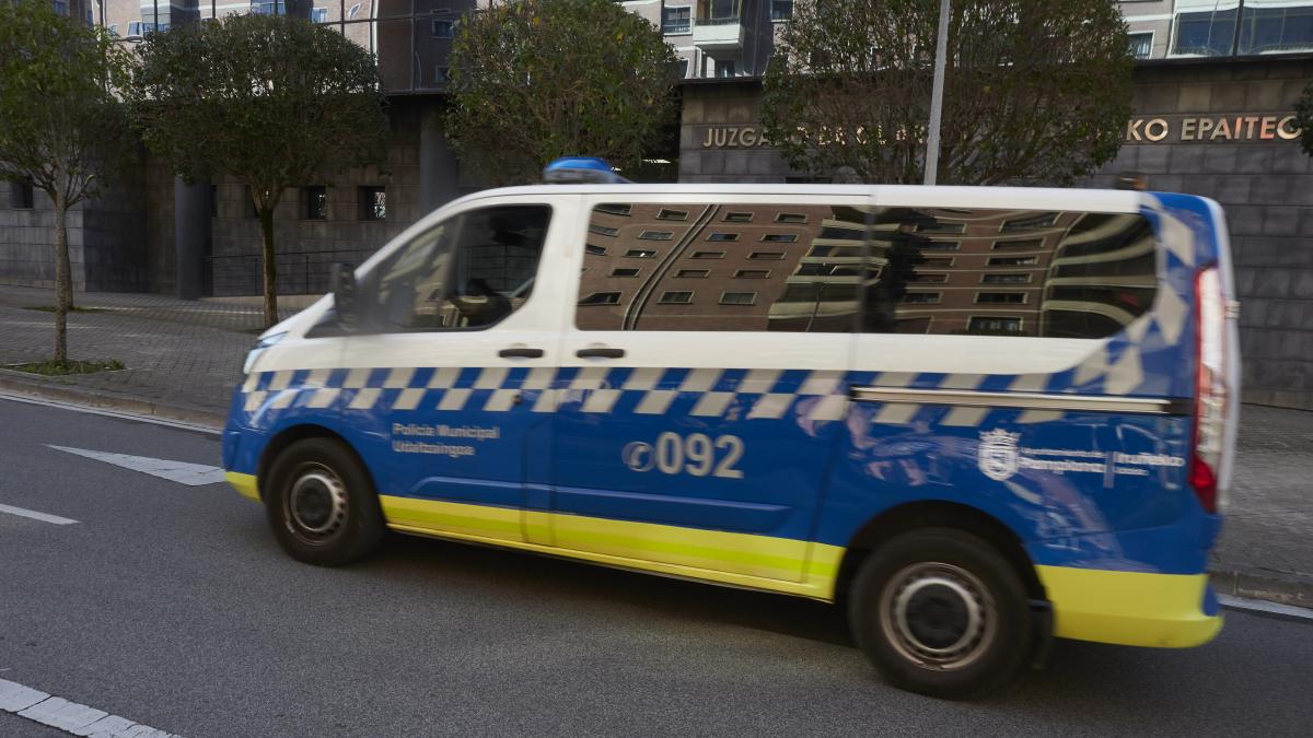 Un furgón de la Policía Municipal de Pamplona. Foto: Eduardo Sanz / Europa Press