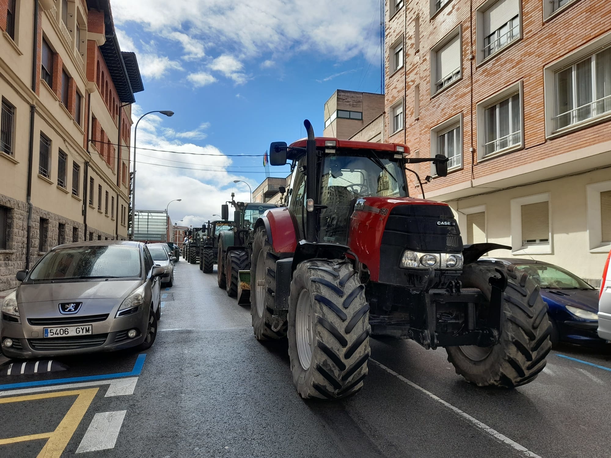 Tractores junto del departamento de Desarrollo Rural del Gobierno foral. Foto: Europa Press