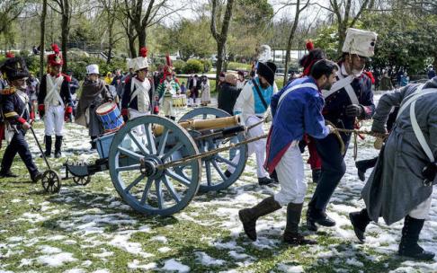 El Mercado Napoleónico ofrece representaciones de la Batalla de Vitoria. Foto: Asociación Ipar-Arriaga