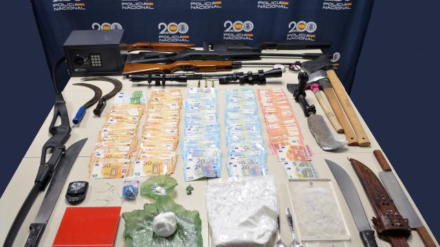 Material incautado en la vivienda del detenido en Irun / Policía Nacional