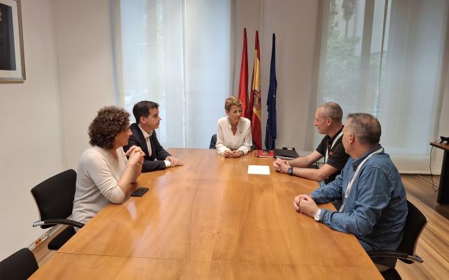 María Chivite y los consejeros Mikel Irujo y Mari Carmen Maeztu se reúnen con representantes del comité de empresa de BSH Esquíroz. EP María Chivite y los consejeros Mikel Irujo y Mari Carmen Maeztu se reúnen con representantes del comité de empresa de BSH Esquíroz. EP