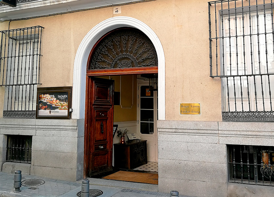 Fachada de la Euskal Etxea de Madrid. EUSKAL ETXEA