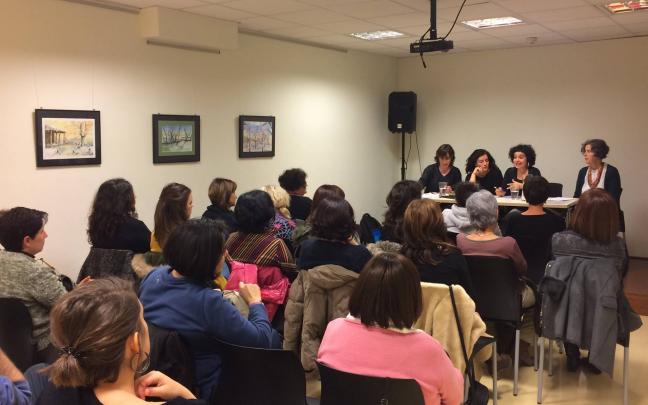 Charla en la Escuela de Empoderamiento de Marienea. ESCUELA DE EMPODERAMIENTO DE MARIENEA