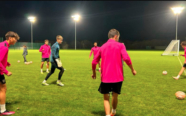 Los rojiblancos entrenando ayer en las instalaciones de Finch Farm. FOTO: Twitter Athletic Los rojiblancos entrenando ayer en las instalaciones de Finch Farm. FOTO: Twitter Athletic
