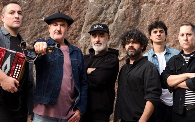 La nueva formación del grupo: Jon Eguskiza, Iñigo Ibarretxe, Alex Sardui, Jon Fresko, Ekain Alzola y Beñat Serna. / Exkixu